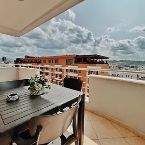 Apartment Cozy Rooftop - Your Home, Away From Home!